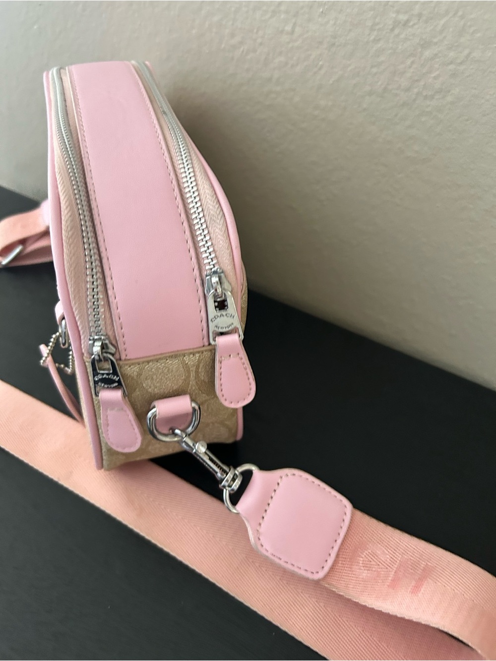 Crossbody bag with Pink Trim - Picture 6 of 7